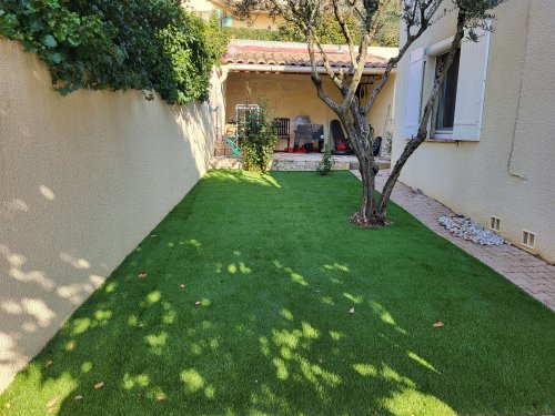 Gazon synthétique à Nîmes